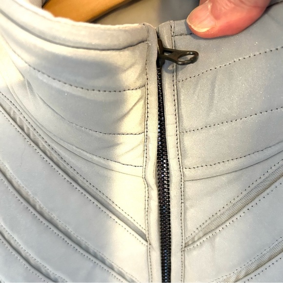 Alo Yoga Silver Reflective Puffer Vest. Probable Small. - Picture 5 of 16